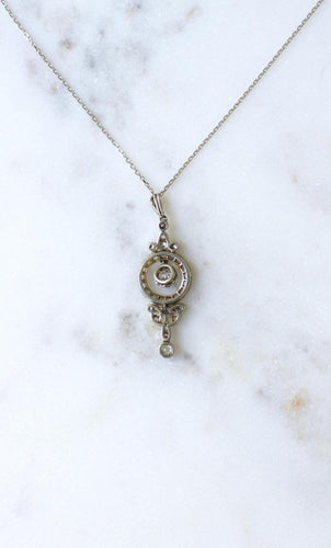 Collier Collier pendentif Art Déco or blanc et diamants 58 Facettes