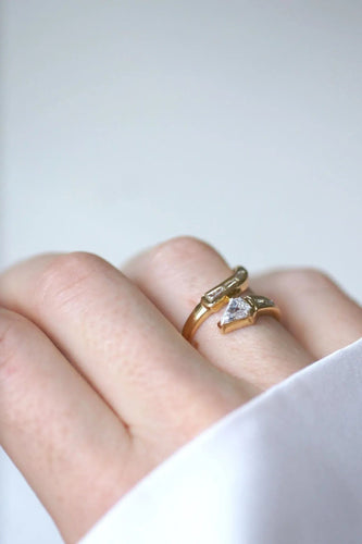 Superman- und trapezförmiger Diamant-Schlangenring in Gelbgold