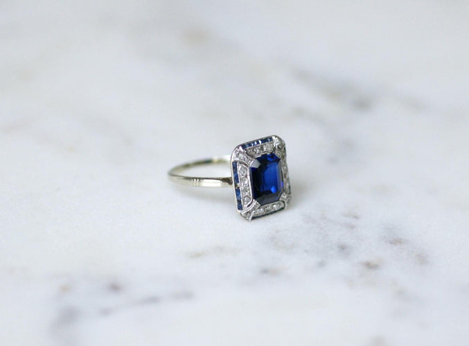 Bague 57 Bague de fiançailles Art déco saphirs synthétiques et diamants en or blanc 18k et platine 58 Facettes