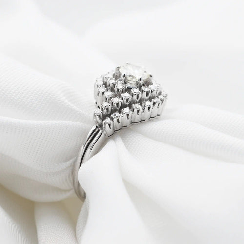 Bague Bague en or blanc avec un diamant central de 0,40 ct et des diamants d'accompagnement 58 Facettes 17321