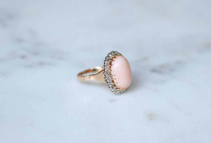 Bague 52 Bague Marguerite Belle Époque Corail Peau d'Ange entourage Diamants 58 Facettes