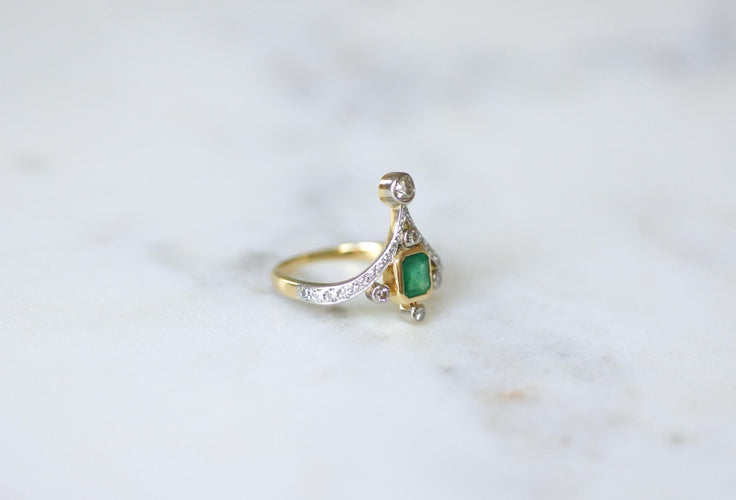 Bague 54 Bague Duchesse or jaune, platine, émeraude et diamants 58 Facettes