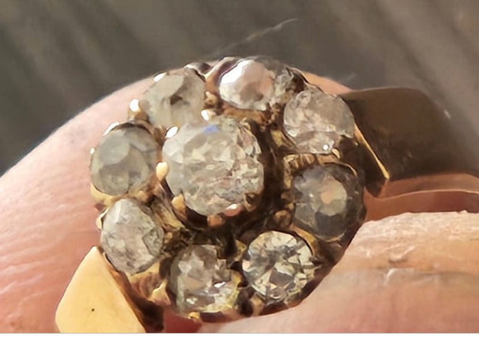 Bague 49 Bague espagnole du XIXe siècle sertie d'un diamant taille ancienne (0,72 carat au total), en or jaune 18 carats. 58 Facettes Q405B