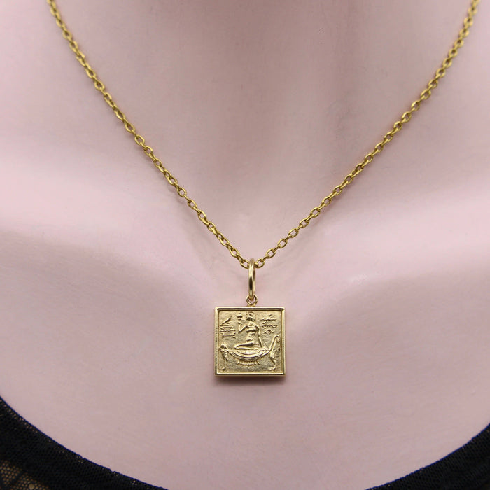 Pendentif 14K Gold Egyptian Revival Hieroglyph Square Ingot Charm or Pendant 58 Facettes