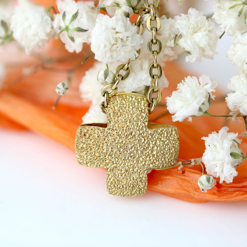 Collier Croix grecque or jaune ciselé 58 Facettes 24-327