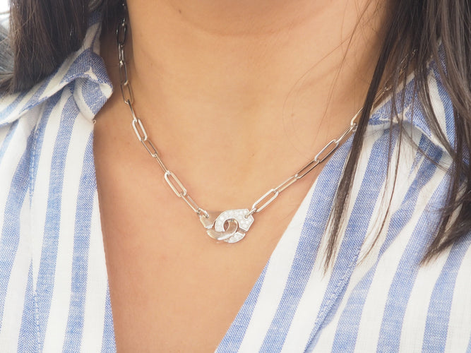 Collier Collier Dinh Van Menottes R12 Or Blanc et Diamants 58 Facettes 33175