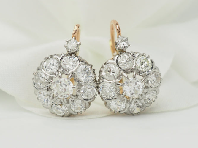 Boucles d'oreilles Boucles d'oreilles dormeuses en or jaune et diamants 58 Facettes 33424