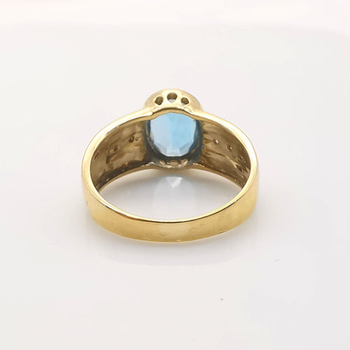 Bague 54 Bague or, topaze et diamants 58 Facettes