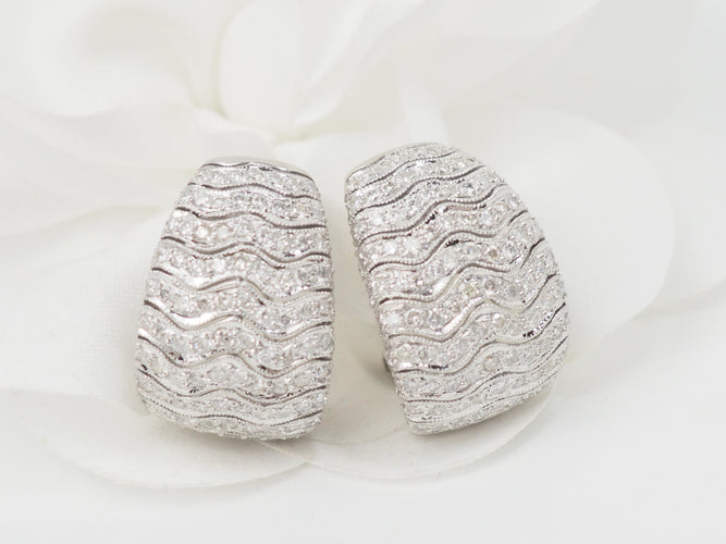 Boucles d'oreilles Boucles d'oreilles importantes en or blanc et pavage de diamants 58 Facettes 33113