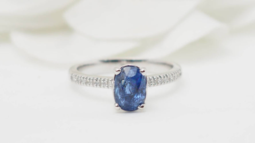 Bague 54 Bague en or blanc, saphir ovale et diamants 58 Facettes 29190