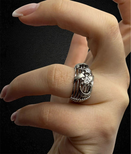 Bague Bague « mille fili » bombée ornée de diamants. Italie, années 1950. 58 Facettes