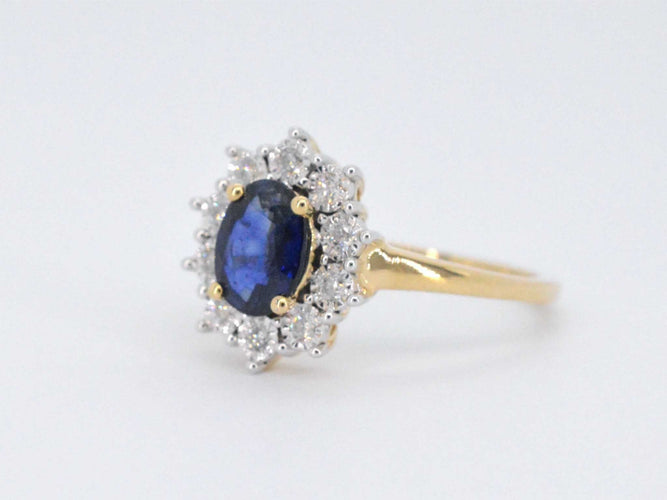 Bague 54 Bague entourage en or jaune avec saphir et diamants 58 Facettes 2273