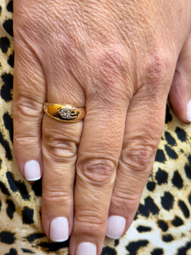 Engelsk ring i gult guld och diamant 