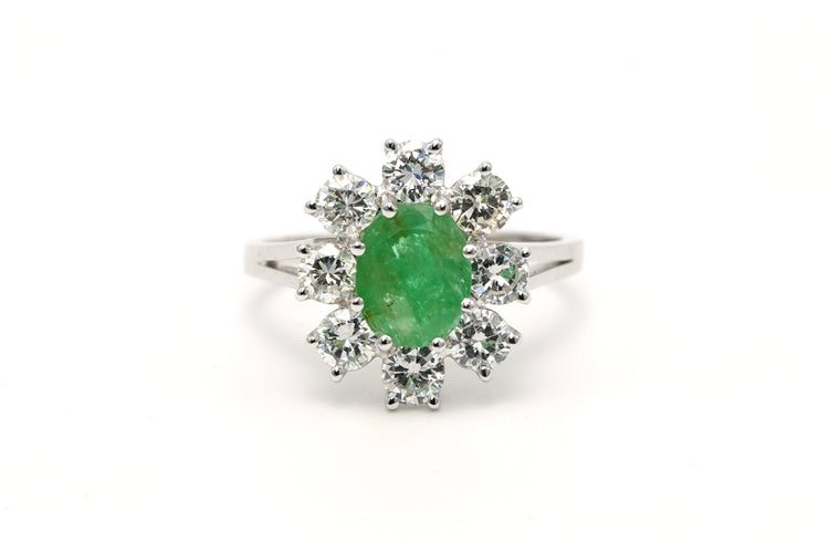 Současný prsten z bílého zlata, smaragd a diamanty (+/- 1,40 ct) 