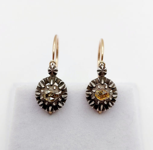 耳钉 18k玫瑰金维多利亚风格，银和玫瑰式切割钻石镶嵌于金箔上（约1870年） 