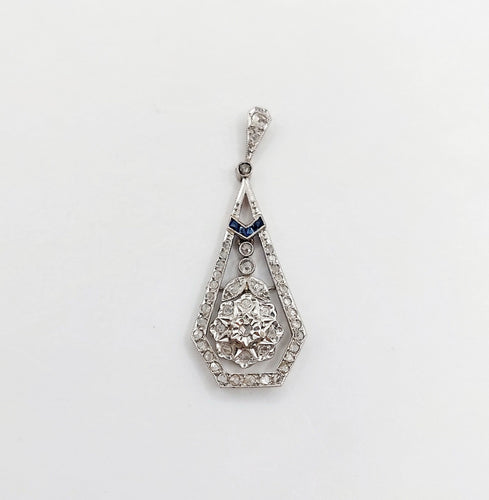 Pendentif fleur Art déco en or blanc 18k avec diamants taille roses et saphirs 58 Facettes A06507