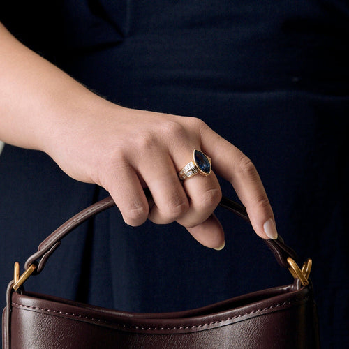 Bague 52 Bague en or jaune, saphir et diamants 58 Facettes REU1044