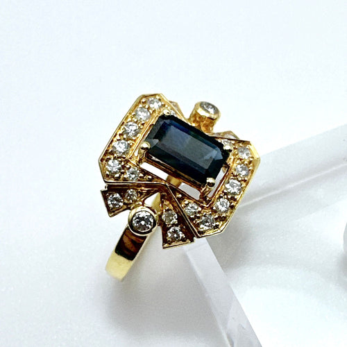 Bague 53 Bague Art Déco en or jaune avec diamants et saphir central 58 Facettes 50391