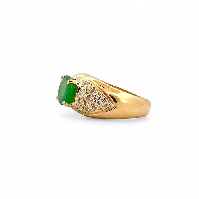 Ring aus Gelbgold, Smaragd und Diamant