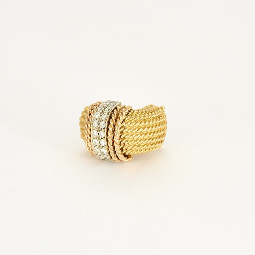 Pereche de cercei din trei tipuri de aur împletit și diamante 