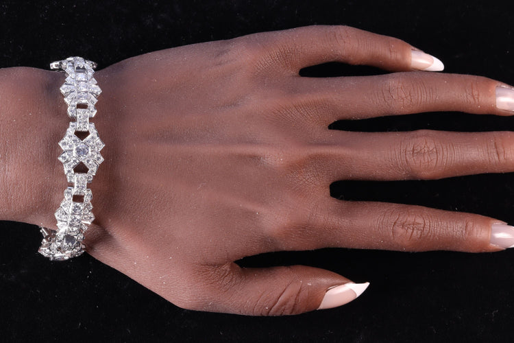 回声 Art Deco ：一款比利时的铂金 1950年代手链 