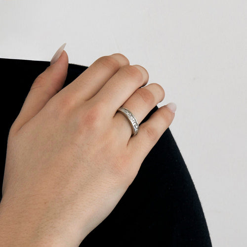 Bague 54 Bague jonc en or gris sertie de diamants 58 Facettes 127205055527