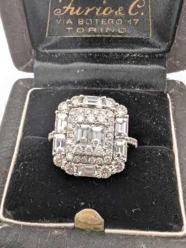 Bague 52 Bague en or blanc avec diamants baguette et brillants 58 Facettes