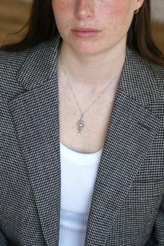 Collier Collier pendentif Art Déco or blanc et diamants 58 Facettes