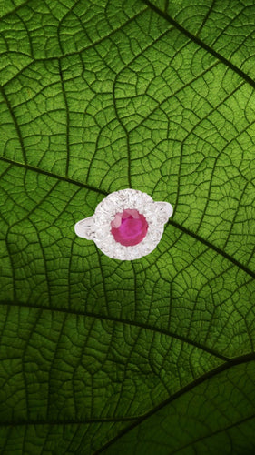 Bague 57 Bague marguerite rubis birman 2 Carats diamants platine or blanc (Certificat) 58 Facettes BRU55