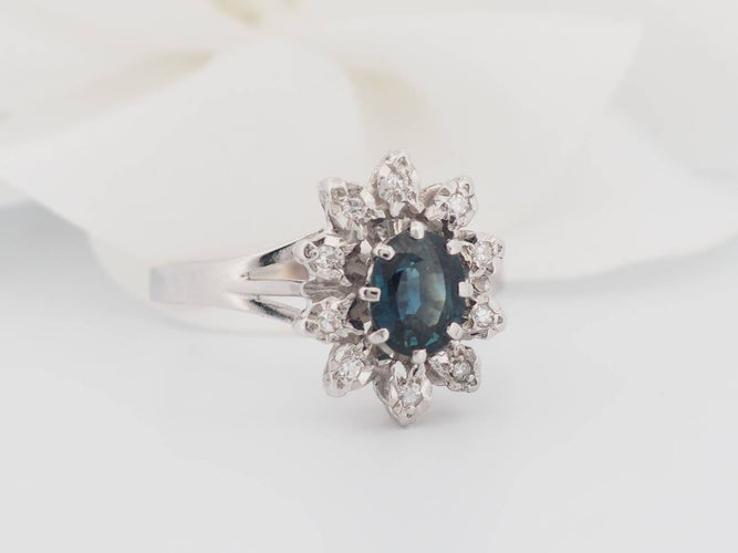 Bague 57.5 Bague entourage en or blanc, saphir et diamants 58 Facettes 31220