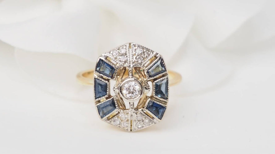 Zabytkowy pierścionek z żółtego złota, szafirami i diamentami 