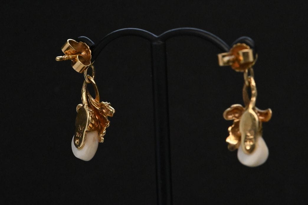 Boucles d'oreilles Boucles d'oreilles dents de biche en or blanc 58 Facettes