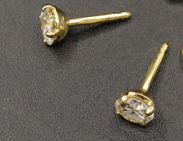 Boucles d'oreilles Boucles d'Oreilles Puces Diamants Or Jaune 58 Facettes A10509