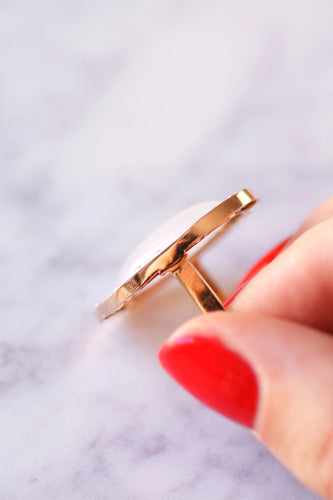 Bague 56 Bague ancienne or rose calcédoine bleu gris adularescente et perles 58 Facettes