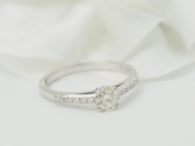 Bague 53 Bague solitaire en or blanc et diamant 0.41ct 58 Facettes 30920