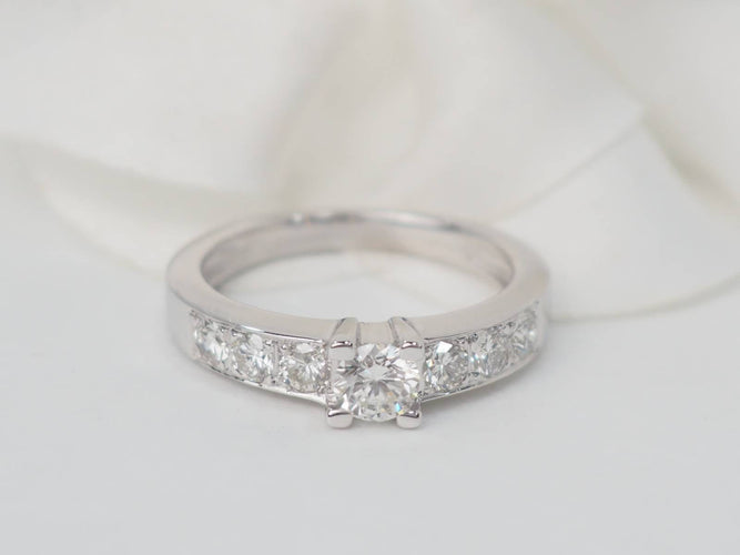 Bague 51 Bague solitaire en or blanc et diamant de 0,28 ct 58 Facettes F4581