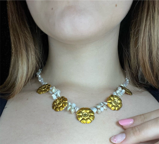 Collier Collier avec perles de rivière et marguerites en or jaune 58 Facettes