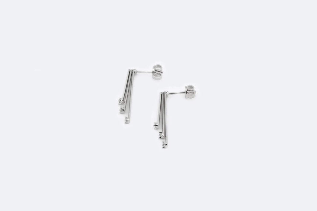 Boucles d'oreilles Boucles d'oreilles pendantes en or blanc et diamants 58 Facettes ORC30