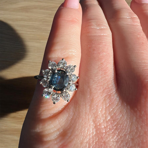 Bague Bague Marguerite Vintage en Or 18 Carats, Saphir Naturel et Diamants 58 Facettes 382