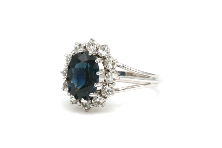 Bague 53 Bague Années 70 en or blanc 18 carats sertie d'un saphir et de diamants 58 Facettes 21734