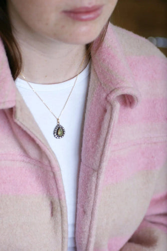 Collier Collier pendentif goutte émeraude et diamants 58 Facettes