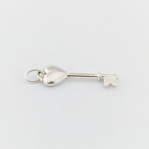 Pendentif Pendentif Tiffany & Co "Return to Tiffany" Clé Coeur en argent et diamant 58 Facettes 32314