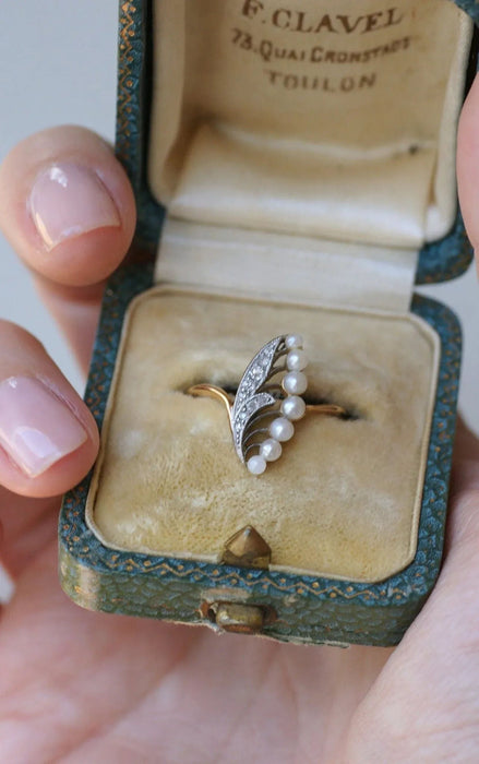 Anello Belle Époque con perla mughetto e diamanti