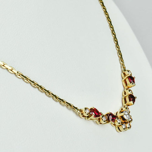 Collier Collier vintage en or jaune orné de rubis et de diamants – pièce élégante réalisée à la main, datant des années 1980. 58 Facettes 2065