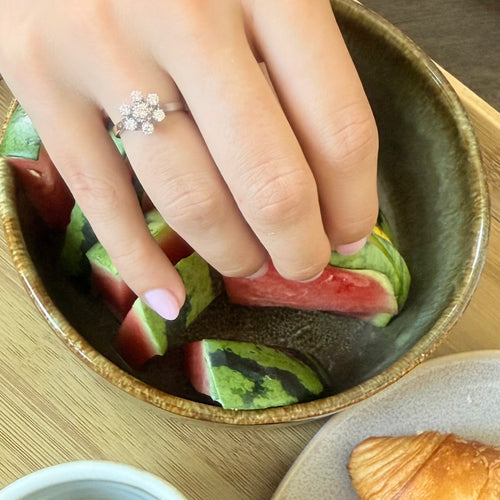 Anel em ouro branco e diamantes 