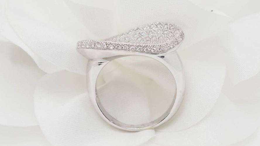 Bague 52.5 Bague pavage en or blanc et diamants 58 Facettes 18487