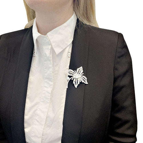 Broche Broche "Fleur" platine, or blanc, diamants. 58 Facettes 33787