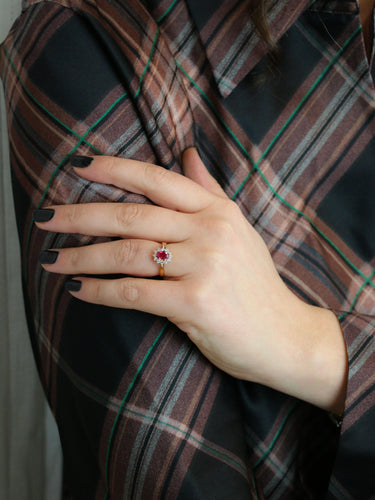 Bague 53 Bague vintage marguerite or jaune rubis ovale diamants 58 Facettes J119