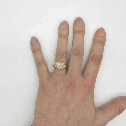 Bicolor-Goldring und Diamanten 