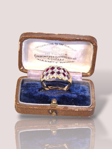 Bague Bague vintage en or jaune avec diamants et rubis 58 Facettes 60023899